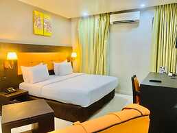 Oakspring Hotel & Luxury Suites