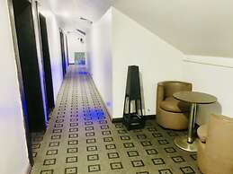 Oakspring Hotel & Luxury Suites