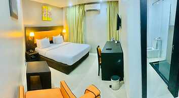 Oakspring Hotel & Luxury Suites