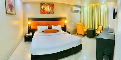 Oakspring Hotel & Luxury Suites
