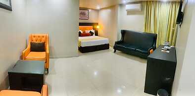 Oakspring Hotel & Luxury Suites