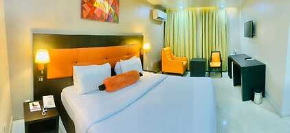 Oakspring Hotel & Luxury Suites