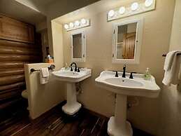 Silverwolf Log Chalet Resort