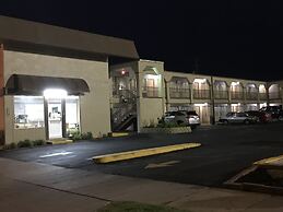 Hutchinson Inn