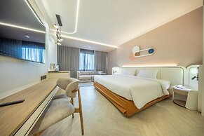 Royal Benja Hotel