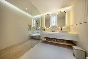 Royal Benja Hotel