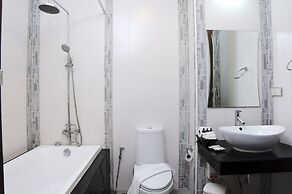 Whispering Palms Suite