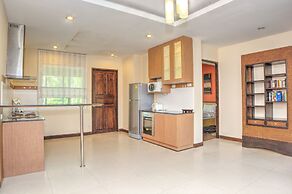 Whispering Palms Suite