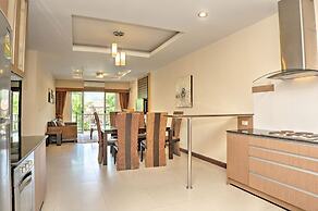 Whispering Palms Suite