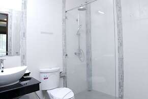 Whispering Palms Suite