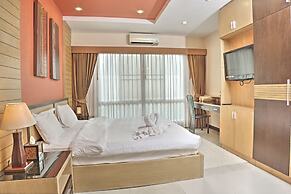 Whispering Palms Suite