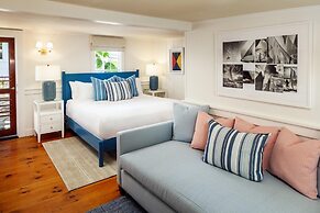 76 Main Ink Press Hotel