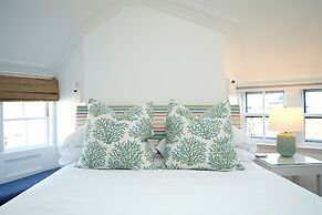 76 Main Ink Press Hotel