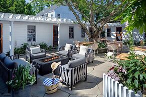 76 Main Ink Press Hotel