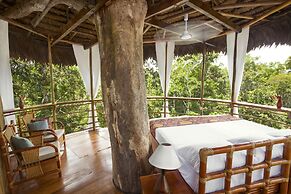 Treehouse Lodge
