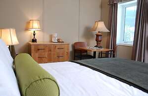 Triple J Hotel & Cabins