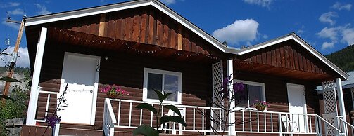 Triple J Hotel & Cabins