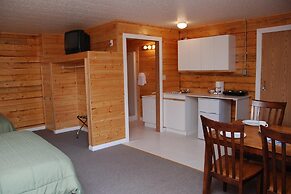 Triple J Hotel & Cabins