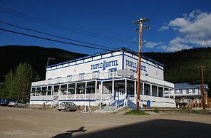 Triple J Hotel & Cabins