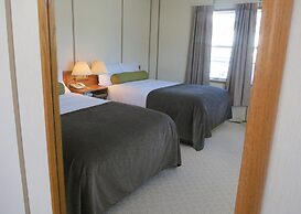 Triple J Hotel & Cabins