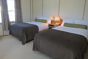 Triple J Hotel & Cabins