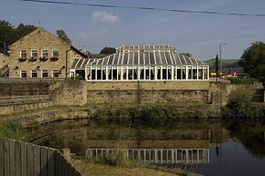 Premier Inn Halifax South