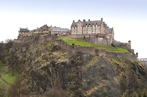 Premier Inn Edinburgh - Princes Street