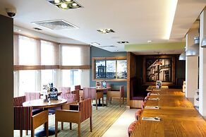 Premier Inn Edinburgh - Princes Street