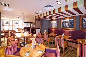 Premier Inn Edinburgh - Princes Street