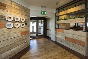 Premier Inn Leeds / Bradford Airport