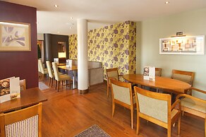 Premier Inn London Gatwick Manor Royal