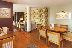 Premier Inn London Gatwick Manor Royal