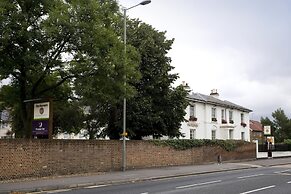 Premier Inn Epsom Central