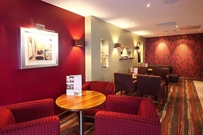 Premier Inn Sunbury - Kempton Park