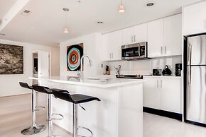 Global Luxury Suites at Chinatown