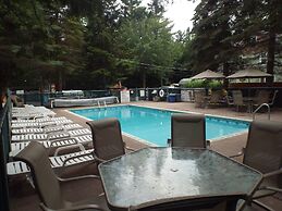 Hemlock Campground And Cottages