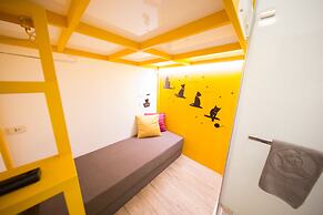 SleepBox Hotel - Ximen