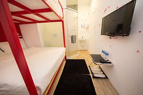 SleepBox Hotel - Ximen