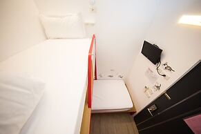 SleepBox Hotel - Ximen