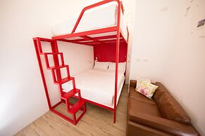 SleepBox Hotel - Ximen