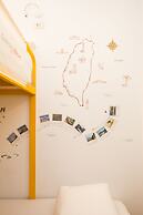 SleepBox Hotel - Ximen