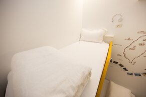 SleepBox Hotel - Ximen