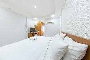 Bed by Tha-Pra Hotel and Apartment