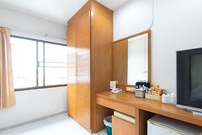 Bed by Tha-Pra Hotel and Apartment