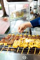 Bed by Tha-Pra Hotel and Apartment