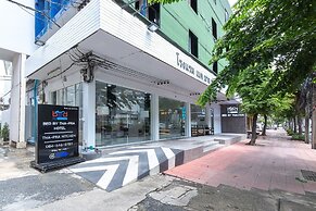 Bed by Tha-Pra Hotel and Apartment