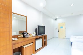 Bed by Tha-Pra Hotel and Apartment