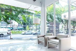 Bed by Tha-Pra Hotel and Apartment