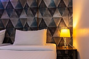 Bed by Tha-Pra Hotel and Apartment