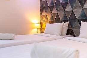 Bed by Tha-Pra Hotel and Apartment